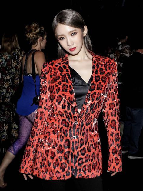 孟美岐娱乐明星吃瓜